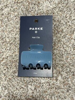 NWT PARKE X TARGET CLAW CLIP - IN HAND